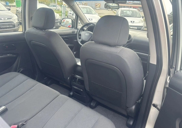 Kia Carens cena 14900 przebieg: 199000, rok produkcji 2008 z Szczecin małe 742